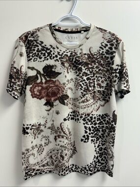 🤯5 for $20🤯 GUESS Ivory Tee with Brown Rose & Black Leopard Motif